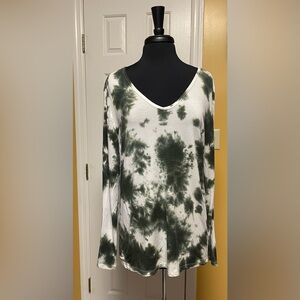 Time and Tru Green Tie-Dye Long Sleeve Top